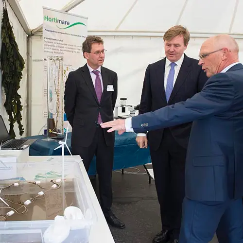 Opening Noordzeeboerderij, rechts voor Marcel Schuttelaar