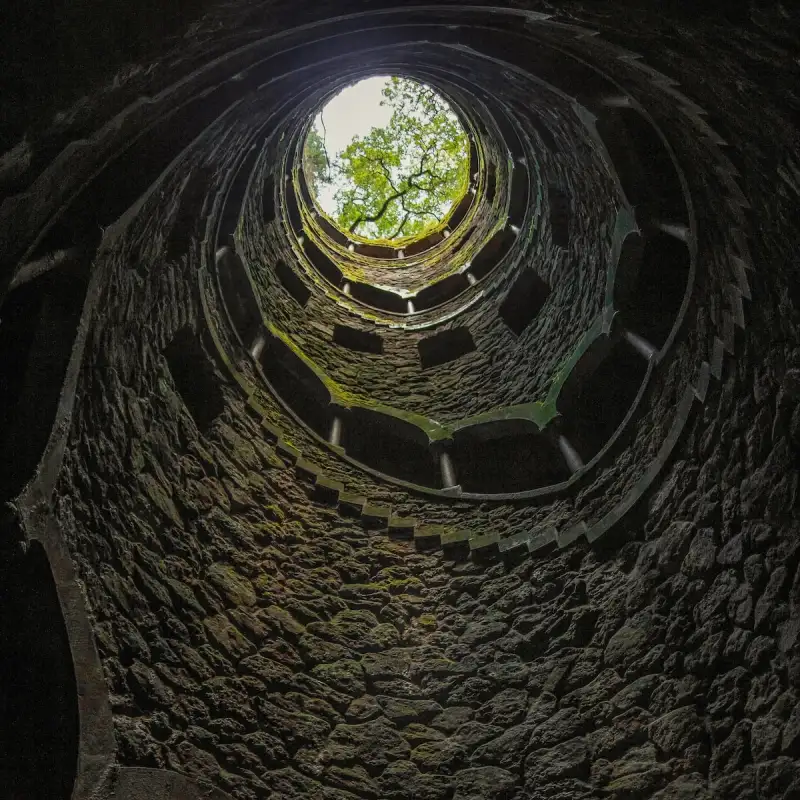 Licht in 'circulaire put' (Quinta da Regaleira, Portugal)